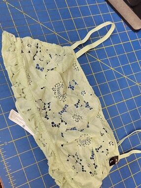 Etam Lace Bralette in Light Mint Green Large NWOT